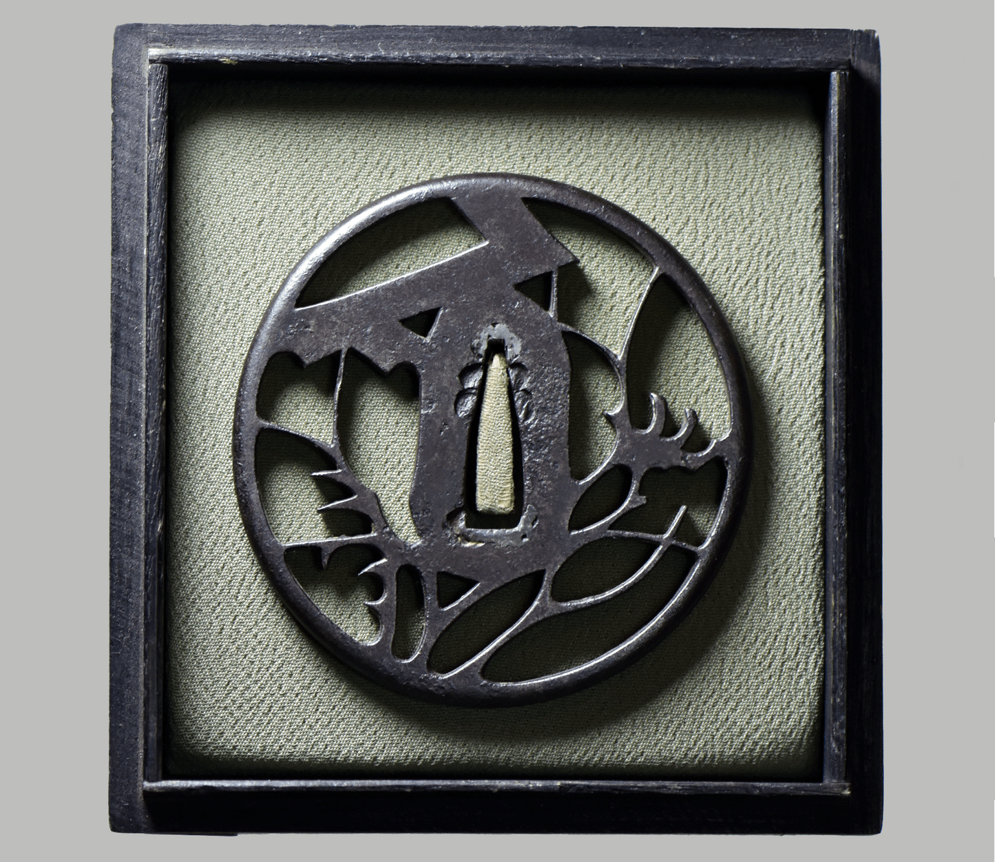 - Tsuba - Ko-Akasaka - Yatsuhashi, Musashino, Chrysanthenum