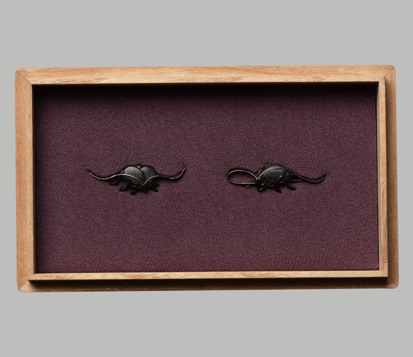 - Menuki - koorogi by Akiyoshi (明義) NBTHK Tokubetsu Hozon