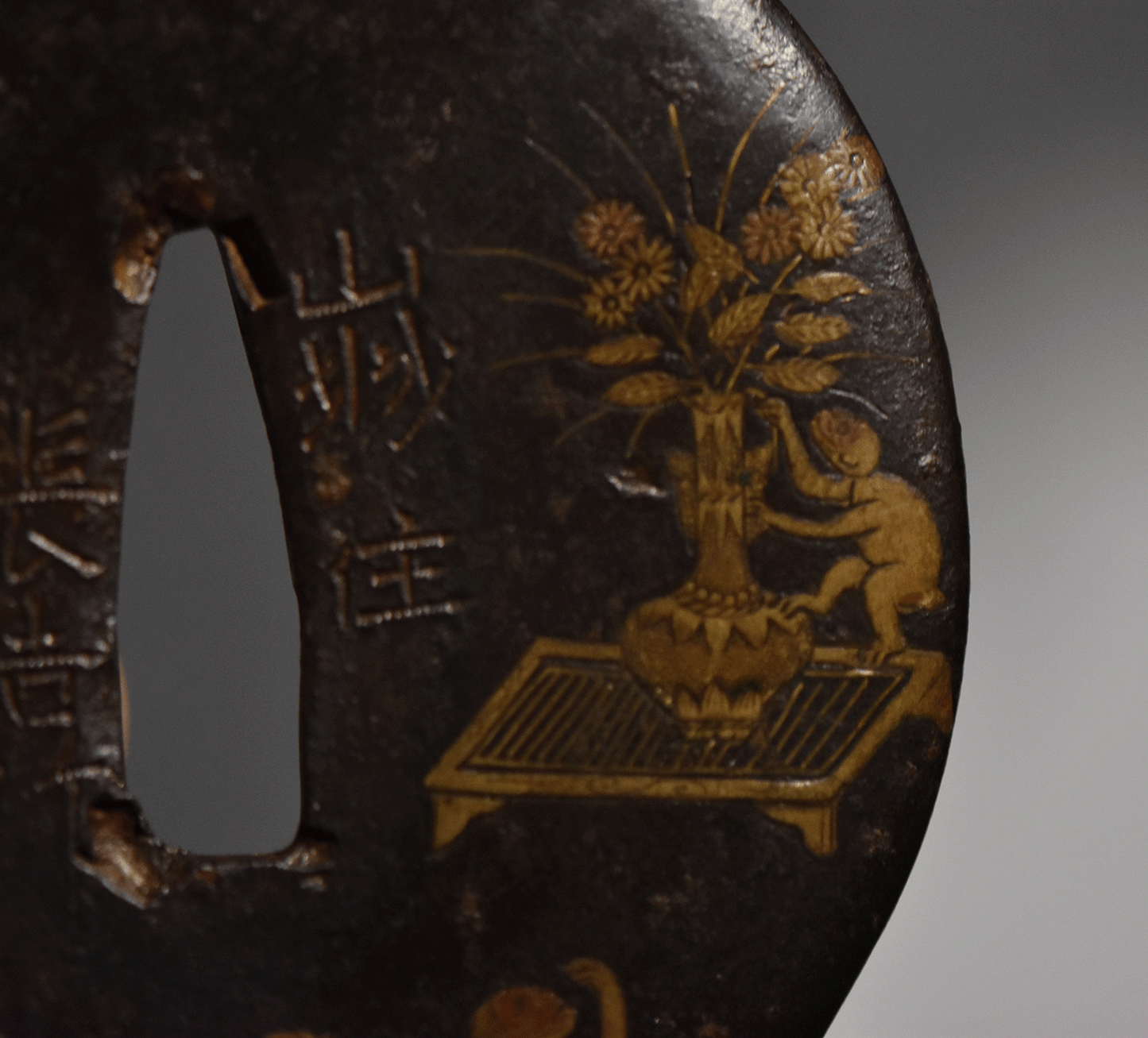 - Tsuba - Yamashiro no Kuni‐jū Nagayoshi saku” (山城国住長吉作).