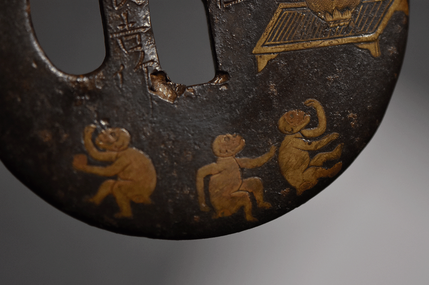- Tsuba - Yamashiro no Kuni‐jū Nagayoshi saku” (山城国住長吉作).