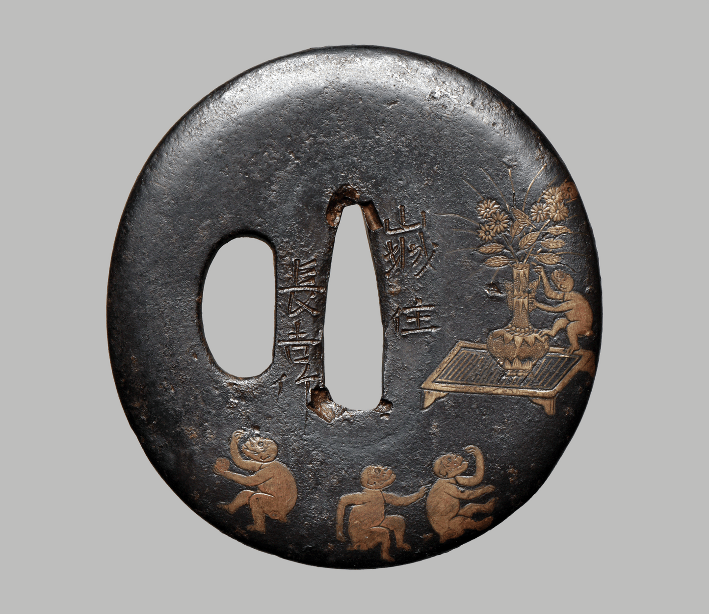 - Tsuba - Yamashiro no Kuni‐jū Nagayoshi saku” (山城国住長吉作).