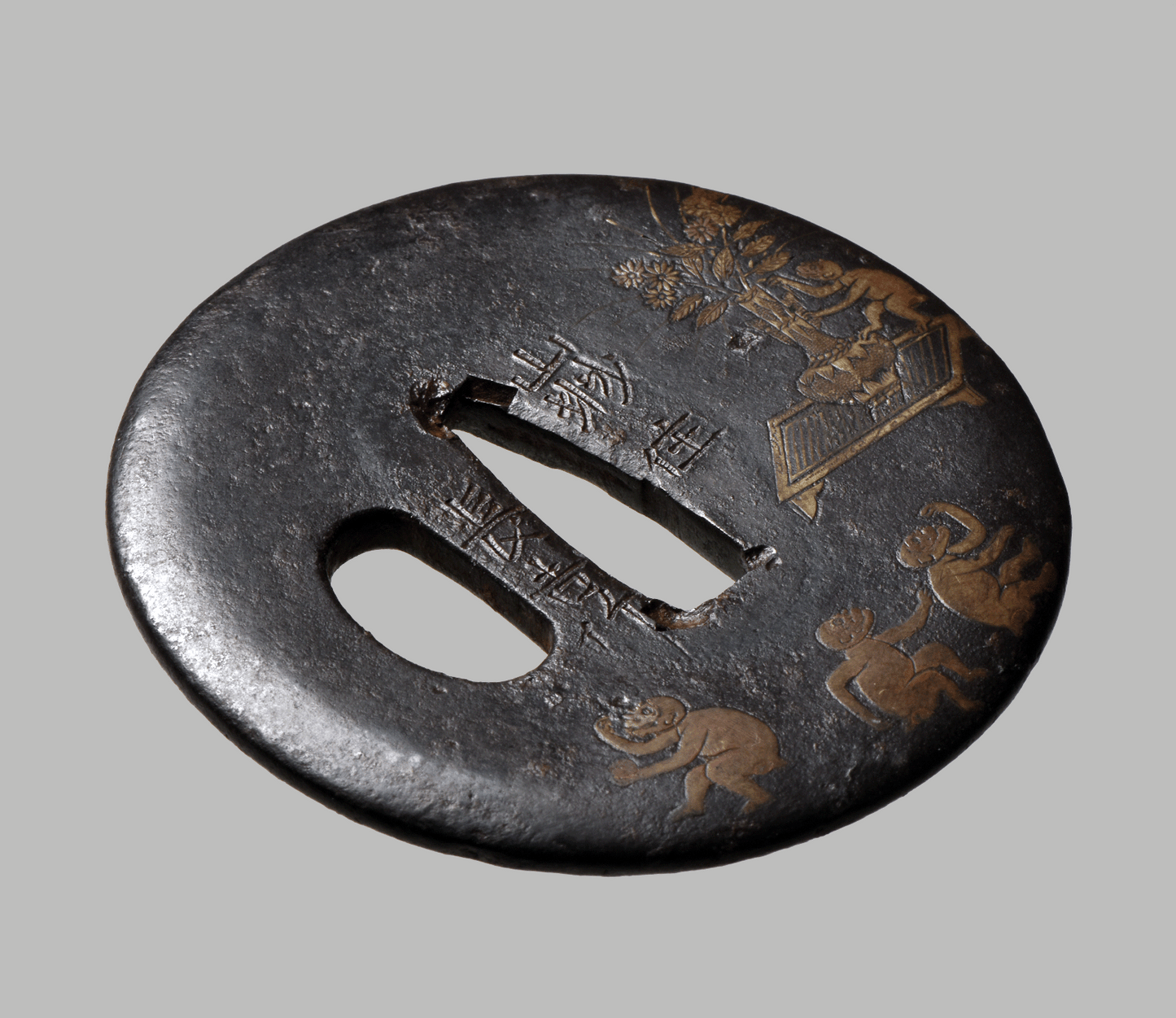 - Tsuba - Yamashiro no Kuni‐jū Nagayoshi saku” (山城国住長吉作).