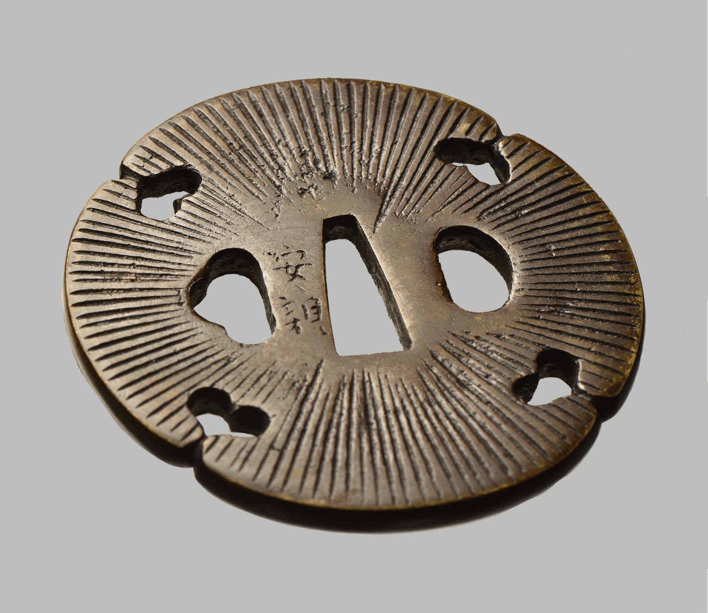 Tsuba Yasuchika 安睦 Amida Buddah, Sea roses leaves - heavy signed piece