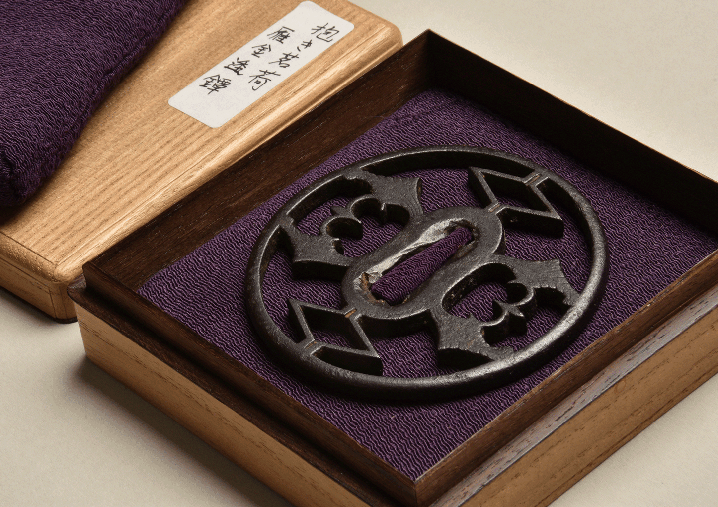 - Tsuba – Akasaka School, with Owari and Ko-Shoami influence