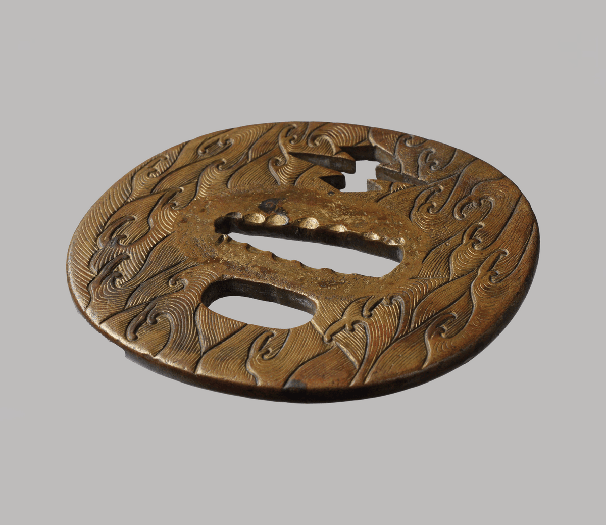 - Tsuba - Ko-Kinko Sentoku Nami Tsuba — Box & Cushion
