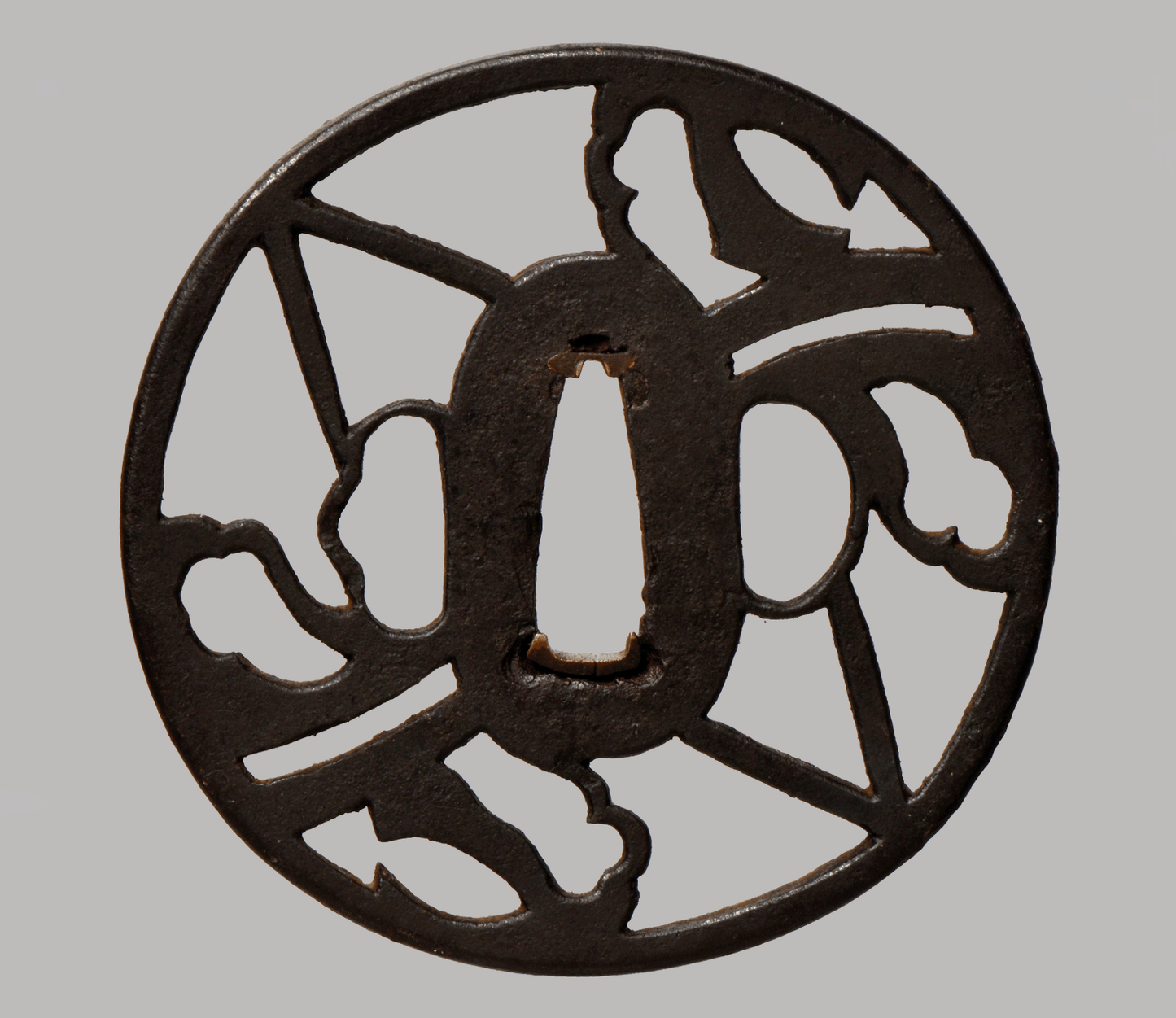 - Tsuba - Edo Owari - Kariane waves, geometric pattern