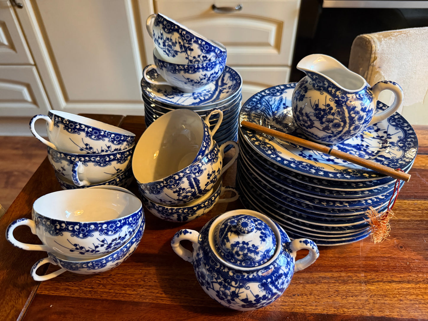 日本特製 / Nihon Tokusei Vintage Japanese Porcelain Tea Set – Nihon Tokusei – 35 Pieces – Blue & White