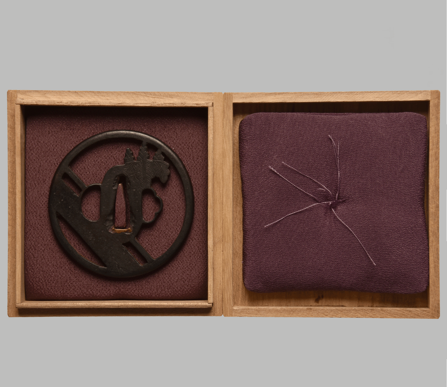 Tsuba - Higo Kirimon 5-7-5 with Taste of Akasaka