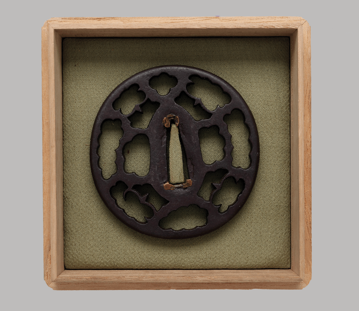 Tsuba Akasaka Karigane clouds - Owari taste + box, cushion