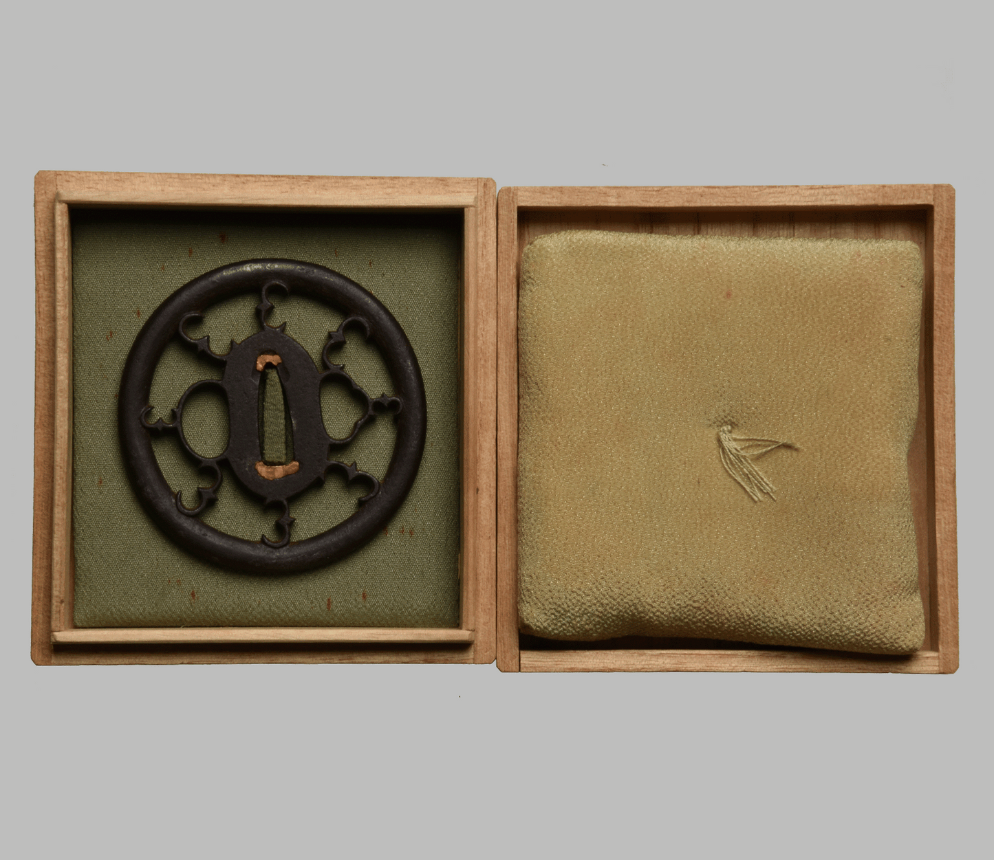 Tsuba Akasaka 3rd Master - 8 Karigane