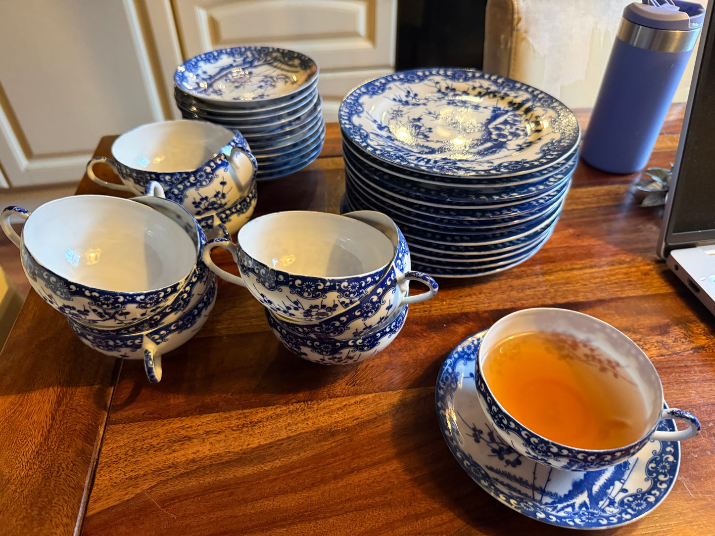 日本特製 / Nihon Tokusei Vintage Japanese Porcelain Tea Set – Nihon Tokusei – 35 Pieces – Blue & White