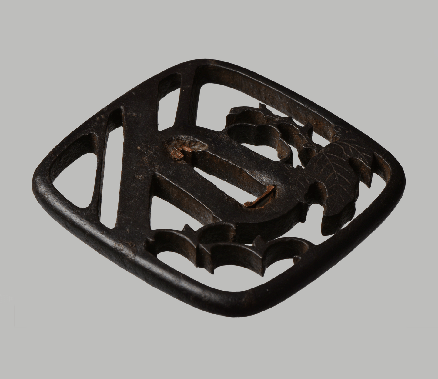 Tsuba - Akasaka around III Generation - Karigane, Kiri