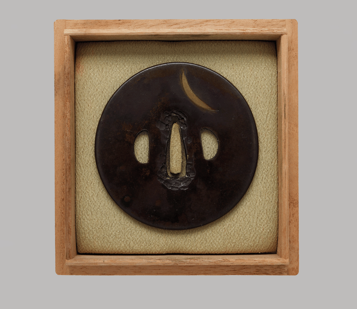 - Tsuba -Kinko Tsuba Moon — Box & Cushion