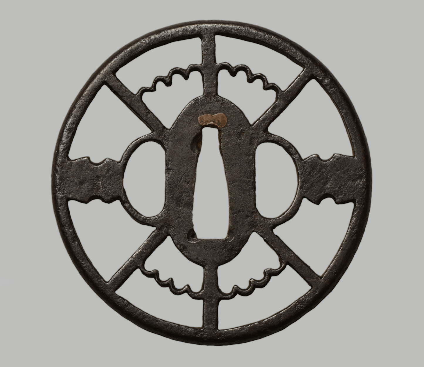 - Tsuba – Ko-Shoami Eisen Sukashi Tsuba – „Zwei Schneeräder“ (Nirinsya) NBTHK Hozon