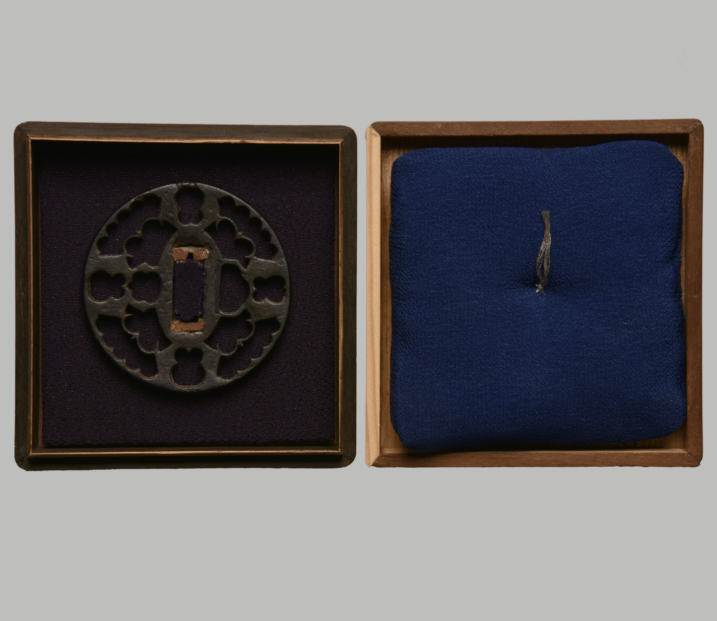 Tsuba - Owari Karigane - Muromachi