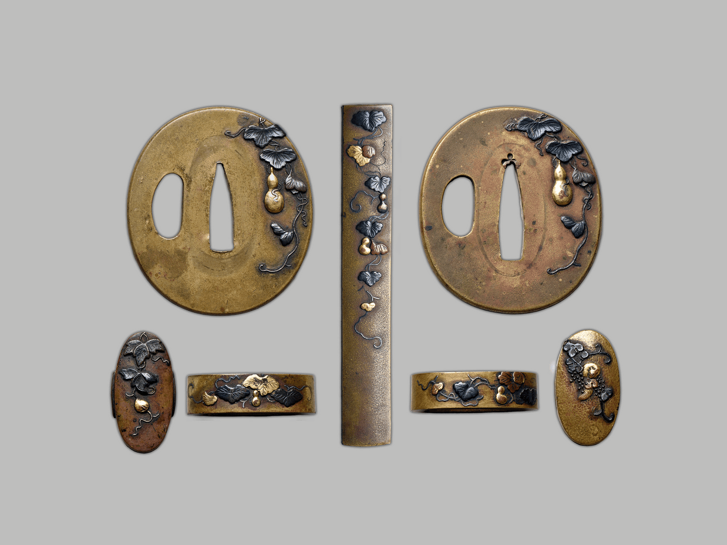 - Tsuba - Daisho Set Yasuchika EDO - 2x Tuba, 2x Fuchi Kashira, Kozuka